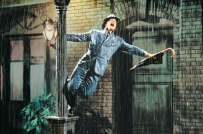 映画史上に残る雨の中のダンス　ジーン・ケリー主演『雨に唄えば』
